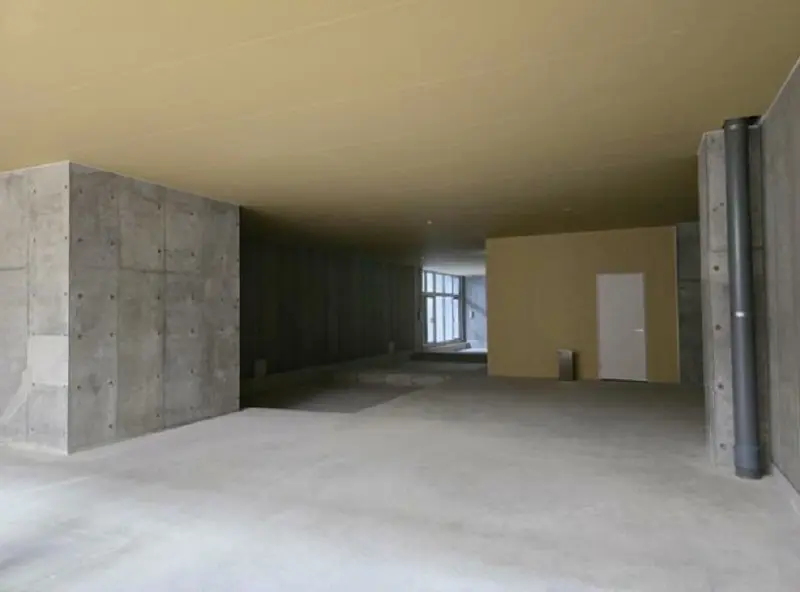 浜田山のスケルトン店舗物件の内装