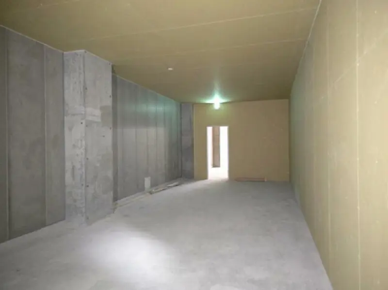 貸店舗(スケルトン)の内装