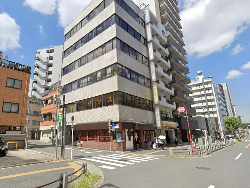 赤羽岩淵のスケルトン店舗物件の外観