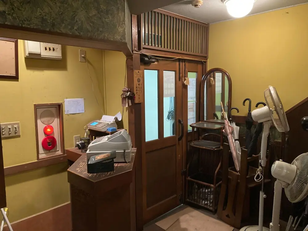 居酒屋の居抜き物件のエントランス