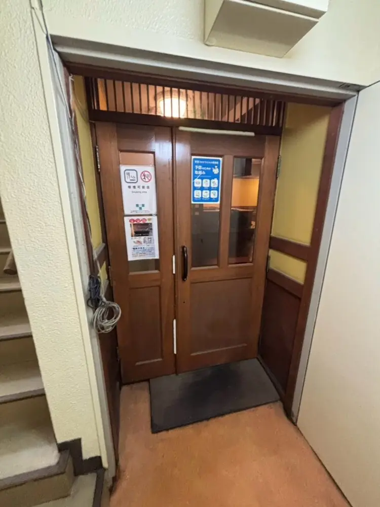 居酒屋の居抜き物件のエントランス
