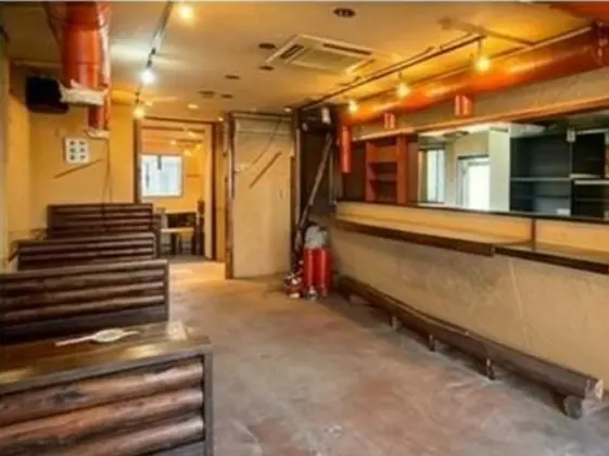 蕨の韓国料理居抜きの内装