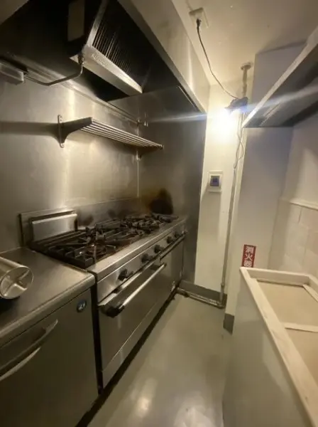 北参道の居抜き店舗の厨房