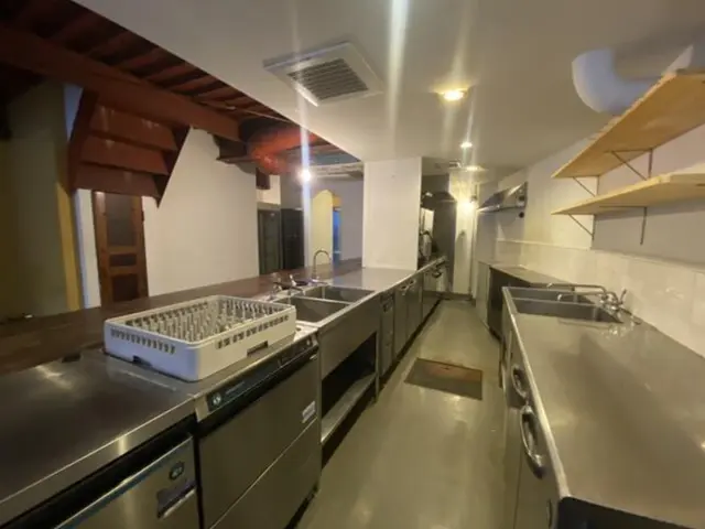 北参道の居抜き店舗の厨房