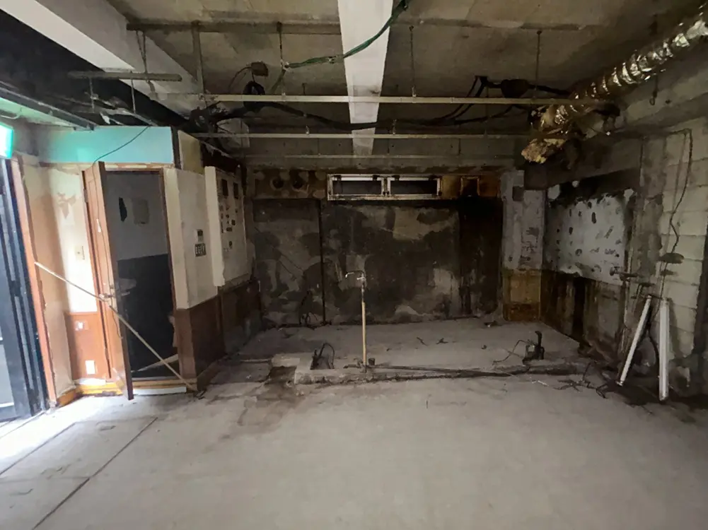 御徒町のスケルトン店舗物件の内装