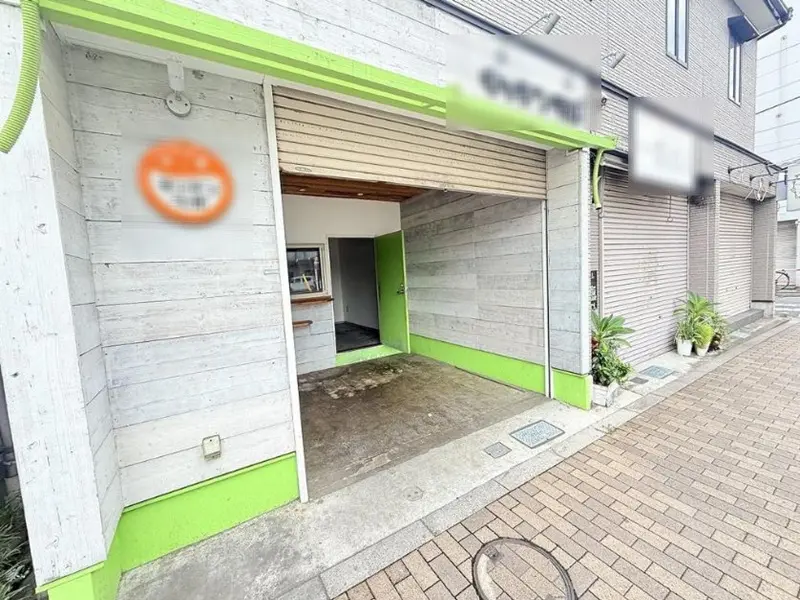 テイクアウトの居抜き物件の外観