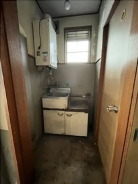 新御徒町のスケルトン店舗物件の水道