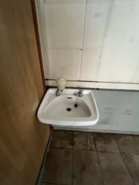 貸店舗(スケルトン)の水道