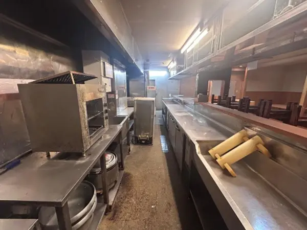 居酒屋の居抜き物件の厨房