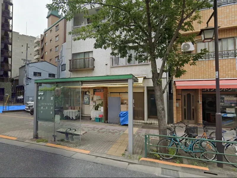 浅草の事務所仕様物件のエントランス