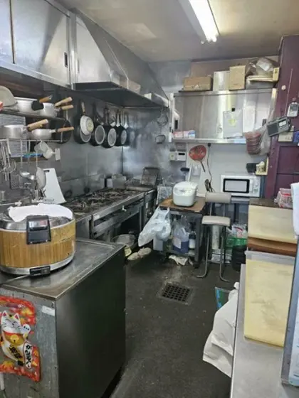 焼肉屋の居抜き物件の厨房