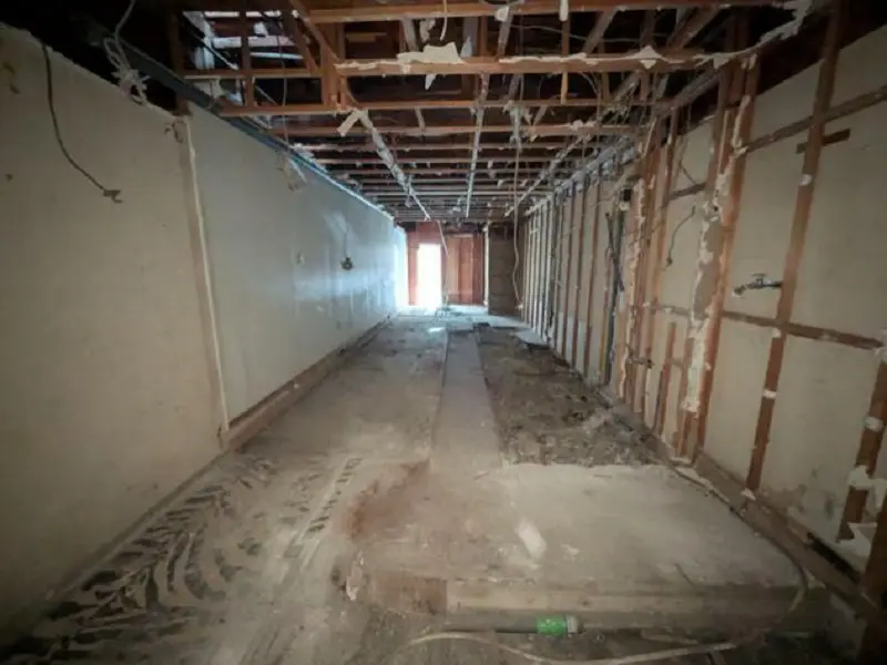 湯島のスケルトン物件の内装