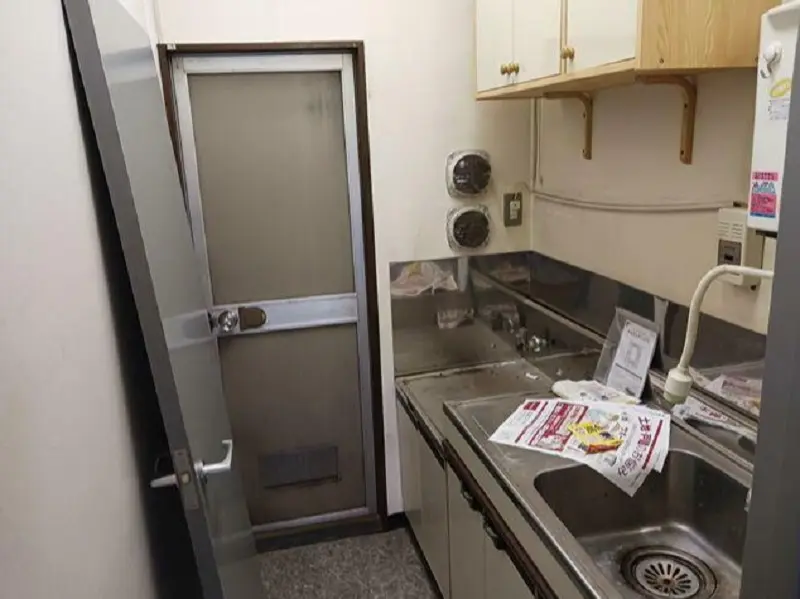 早稲田の事務所仕様店舗物件の厨房