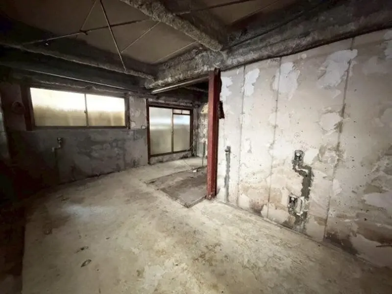 千駄木のスケルトン物件の内装