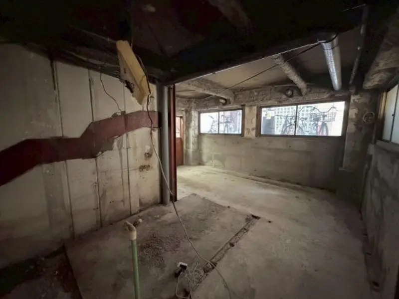 貸店舗(スケルトン)の内装