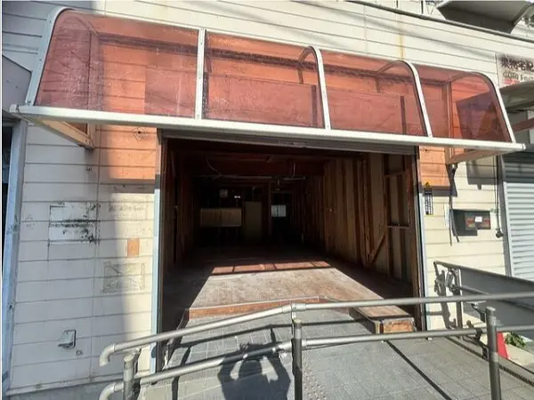 貸店舗(スケルトン)の外観