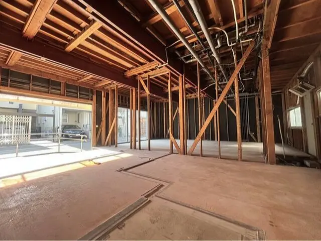 等々力のスケルトン店舗物件の内装