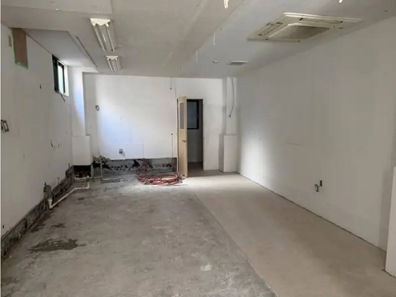 茅場町のスケルトン店舗物件の内装