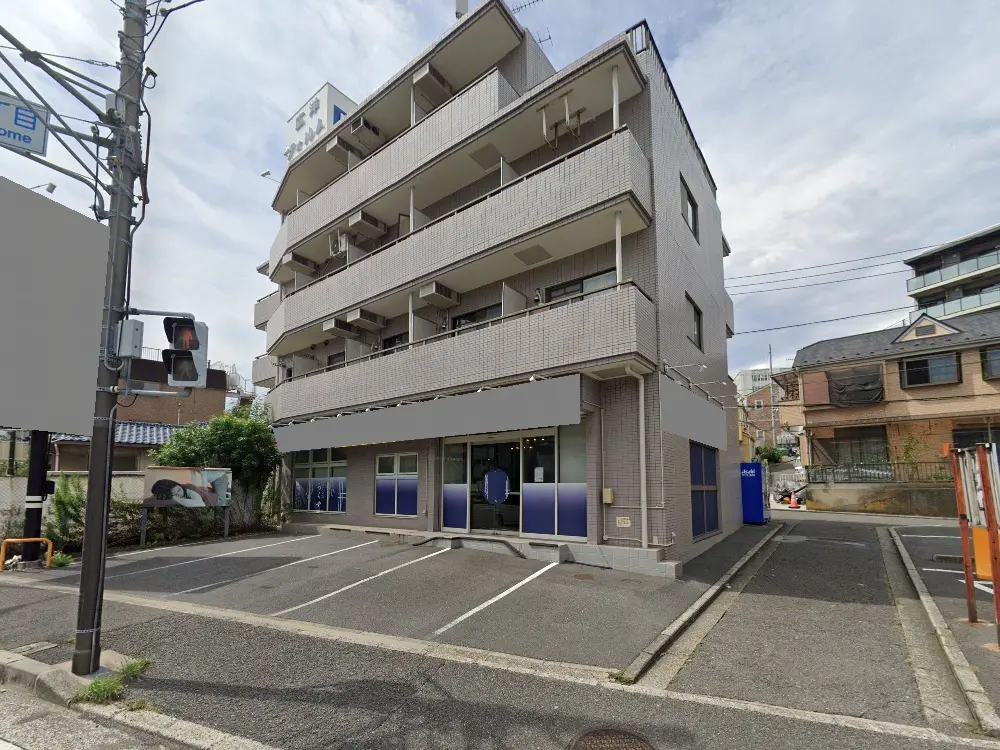 生麦の事務所仕様店舗物件の外観