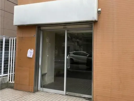吉野町の事務所仕様物件のエントランス