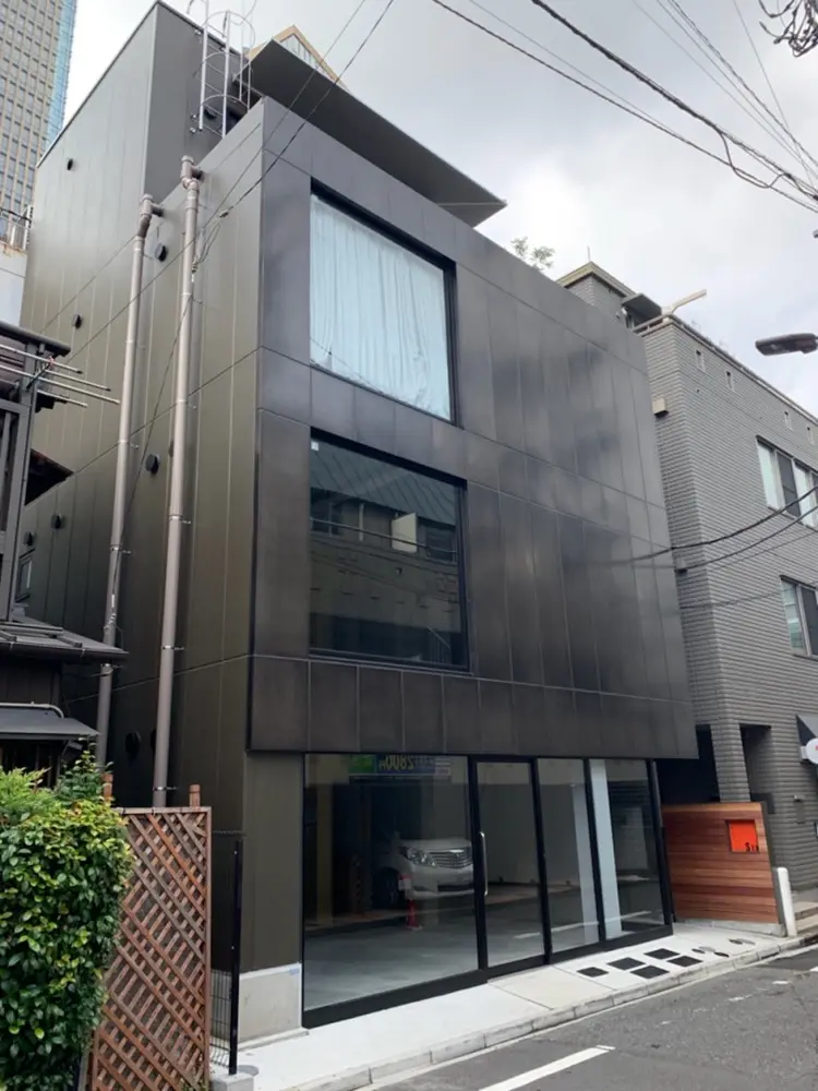 六本木の居抜き店舗の外観