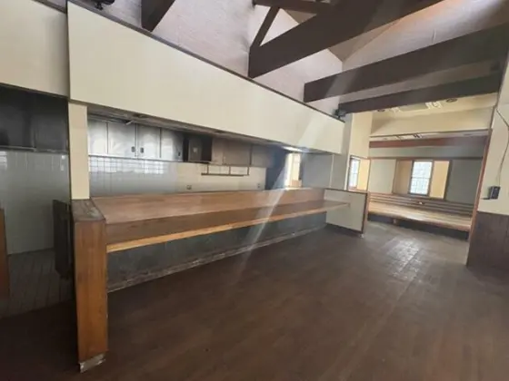 定食屋の居抜き物件の内装