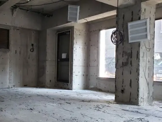 中野新橋のスケルトン物件の内装