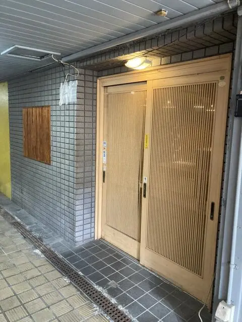 能見台の居抜き店舗のエントランス