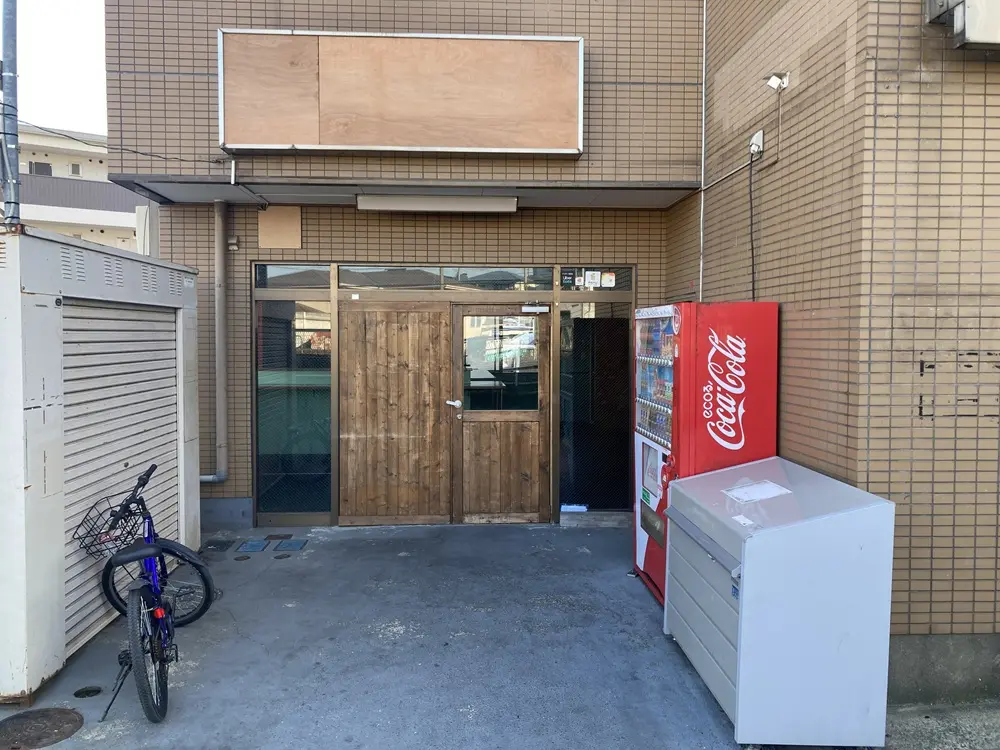 カフェ・喫茶店の居抜き物件のエントランス