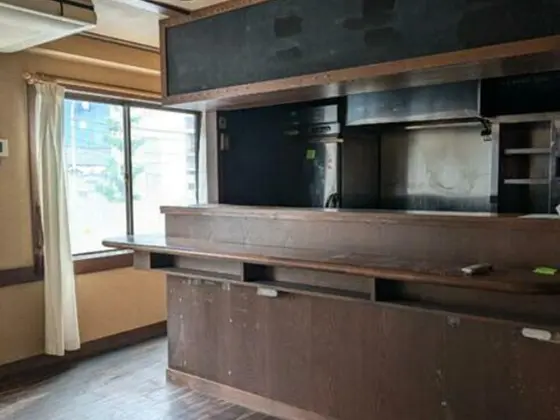 入谷の居抜き店舗の内装