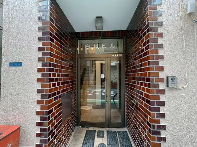 入谷の居抜き店舗のエントランス