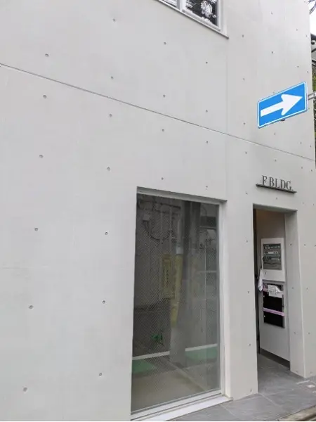 上北沢のスケルトン店舗物件の外観