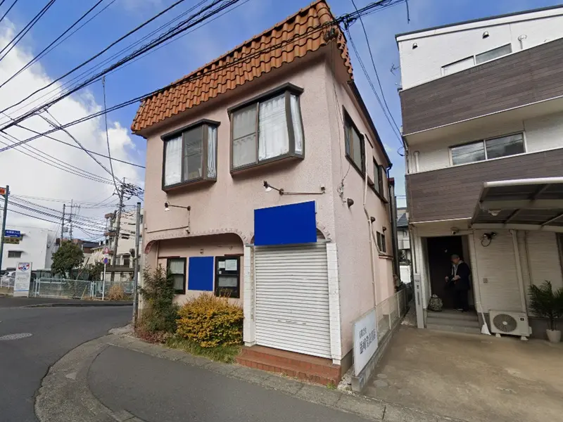 読売ランド前の居抜き店舗の外観