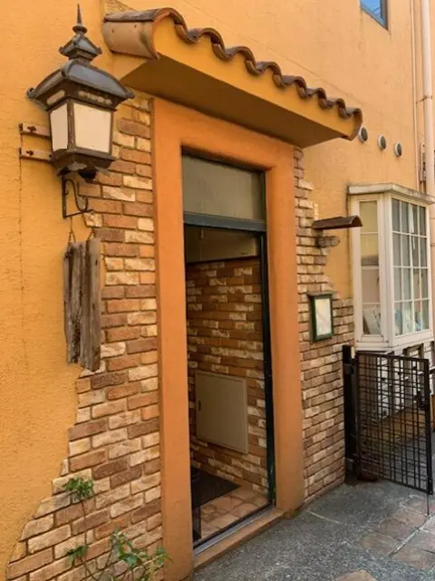 神楽坂のリース店舗物件のエントランス