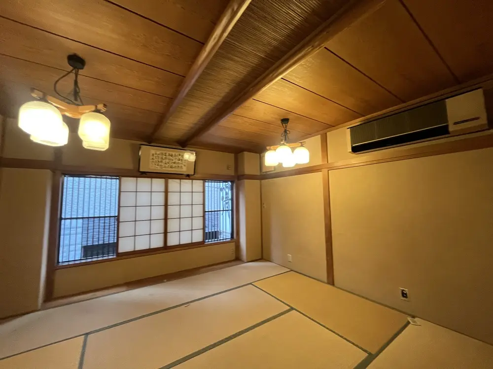 浅草の居抜き店舗の内装