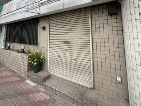 貸店舗(スケルトン)の外観