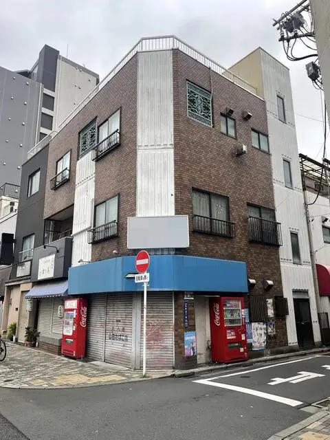 大島の物販居抜きの外観