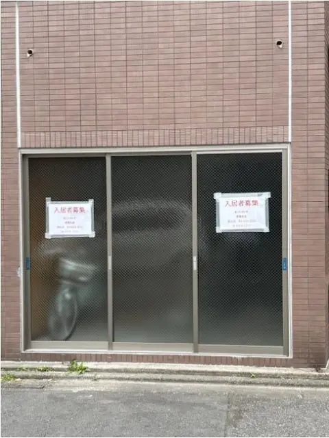 東大島の事務所仕様物件の入口