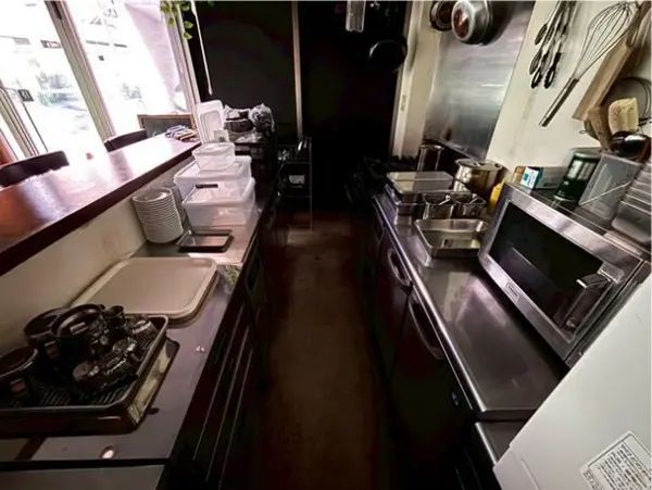 町屋の居抜き店舗の厨房