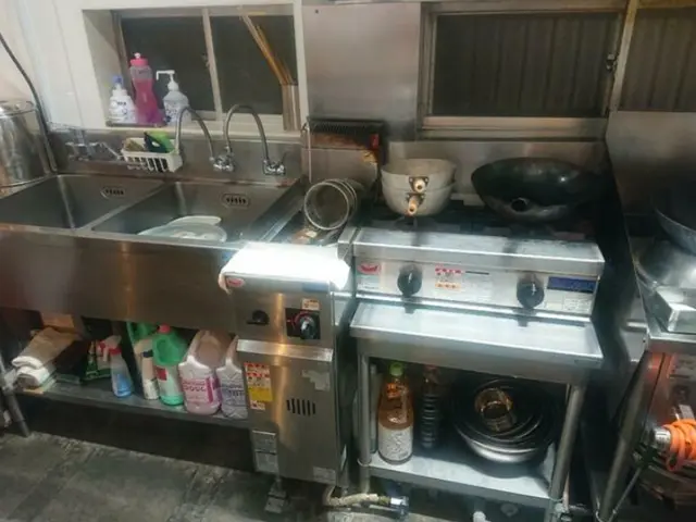 横須賀中央の中華料理居抜きの厨房