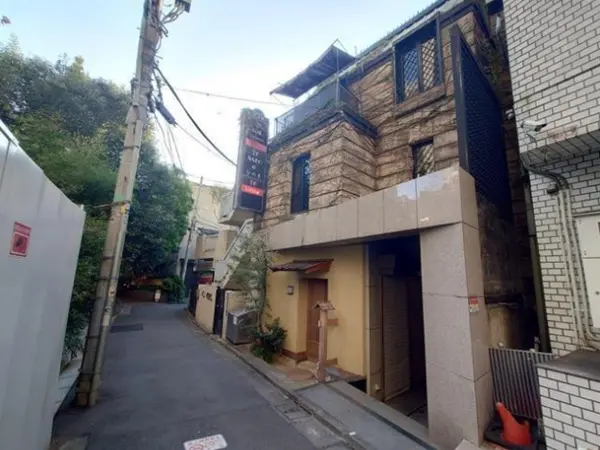 六本木の寿司居抜きの外観