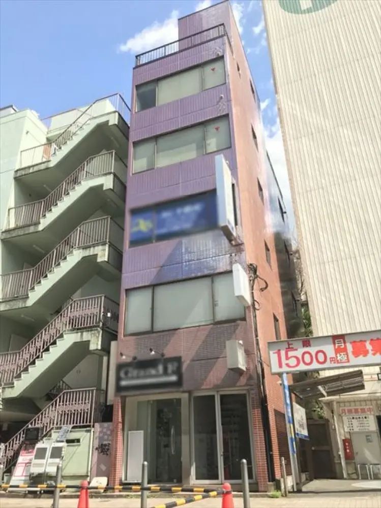 六本木の美容室・理容室居抜きの外観
