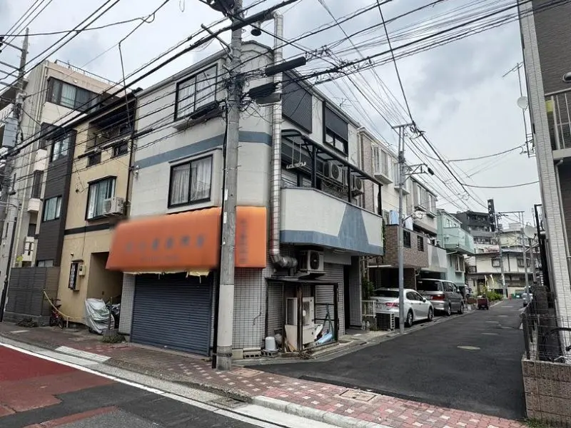 貸店舗(スケルトン)の外観