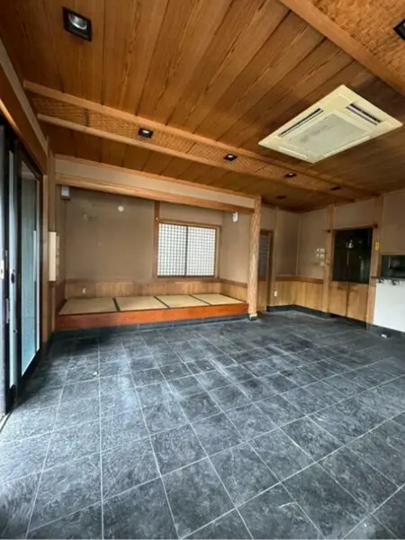 川崎大師のうどん・そば居抜きの内装