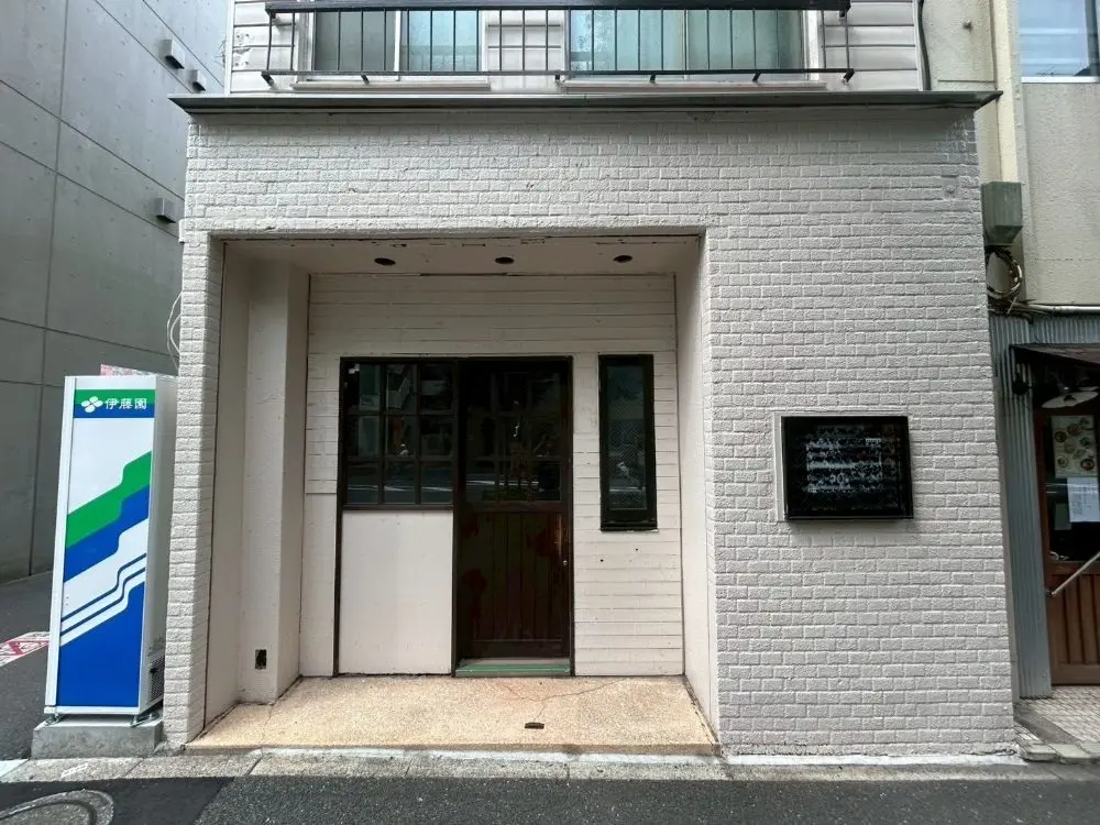 貸店舗(スケルトン)のエントランス