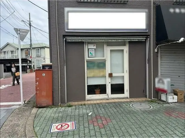 貸店舗(スケルトン)のエントランス