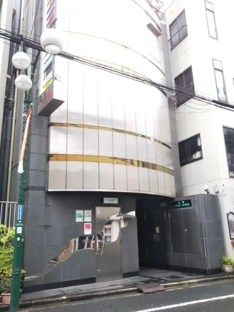 四谷三丁目のリース物件の外観
