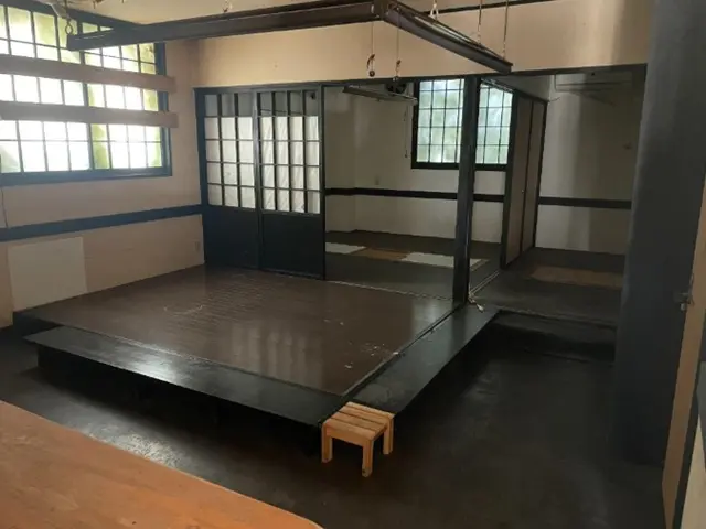 小作の居抜き店舗の内装