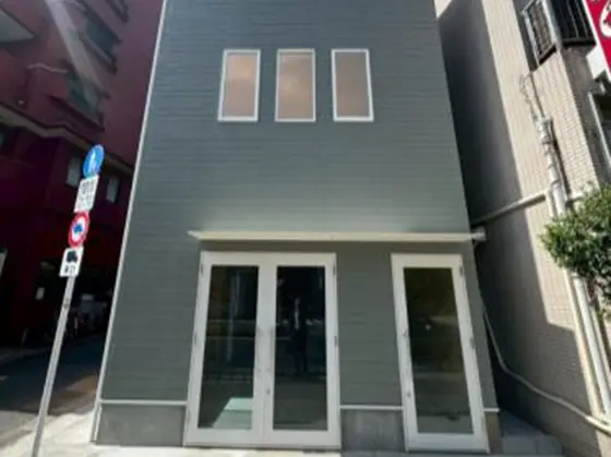 大山のスケルトン店舗物件の外観