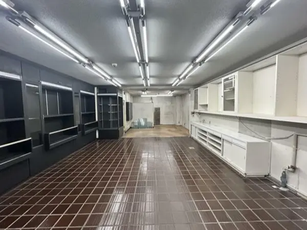 北久里浜の物販居抜きの内装